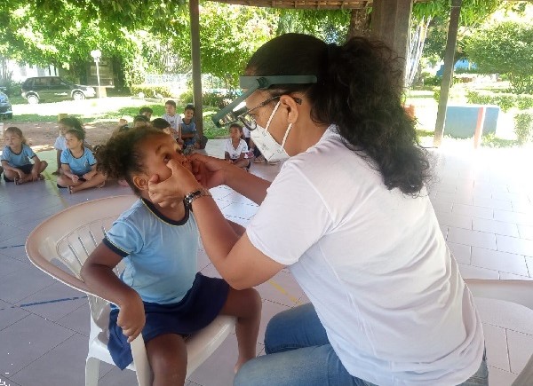 Juazeiro do Norte realiza mais de 5 mil exames de tracoma em alunos