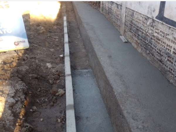 Prefeitura do Crato realiza manutenção de vias no bairro Lameiro