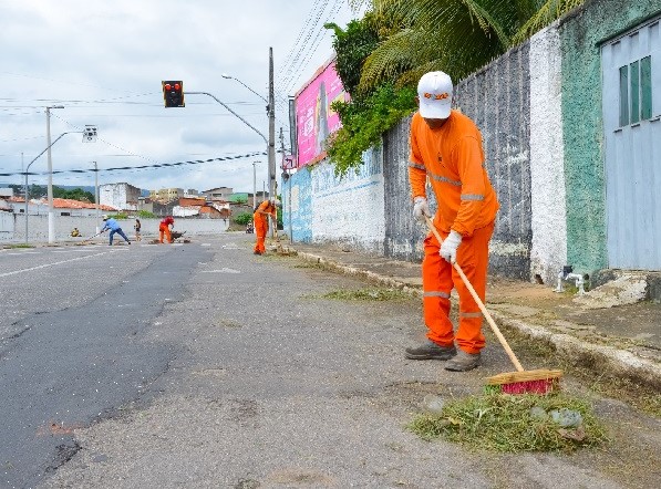 Crato: mutirões de limpeza continuam nos bairros e Centro