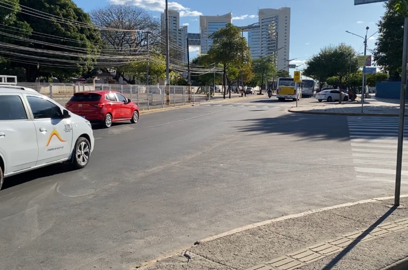 Comerciantes pedem reabertura do cruzamento da rua São Pedro com avenida Castelo Branco