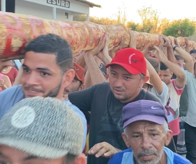 Cortejo do Pau da Bandeira homenageia São Raimundo Nonato, em Várzea Alegre