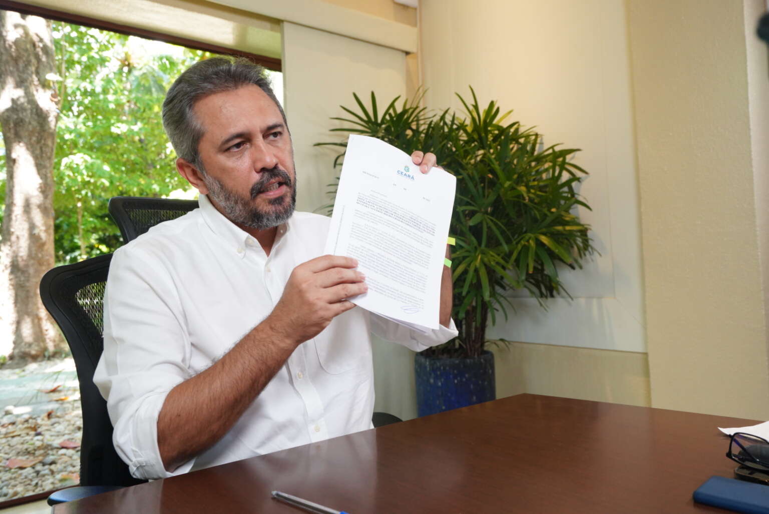 Governador Elmano de Freitas assina projeto de lei que garante piso salarial da enfermagem