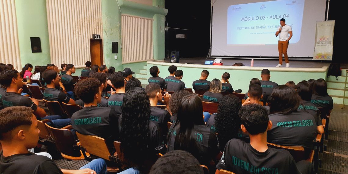 Pagamento do Bolsa Jovem Barbalha é liberado para 750 jovens beneficiários