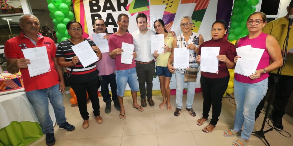 Prefeitura de Barbalha faz doação de lotes para antigos quiosqueiros do Parque da Cidade