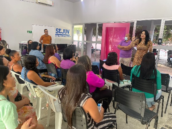 Juazeiro do Norte: SEDEST entrega 60 certificados de cursos profissionalizantes
