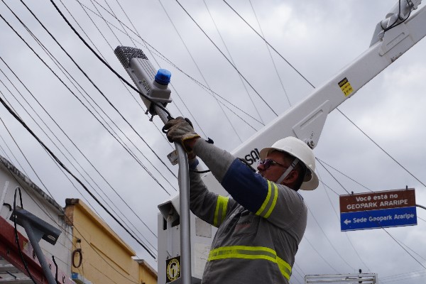 Prefeitura do Crato instala mais de 1.500 novas luminárias LED em bairros e distritos