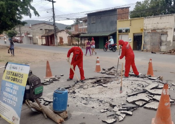 Prefeitura do Crato intensifica manutenção viária em várias localidades