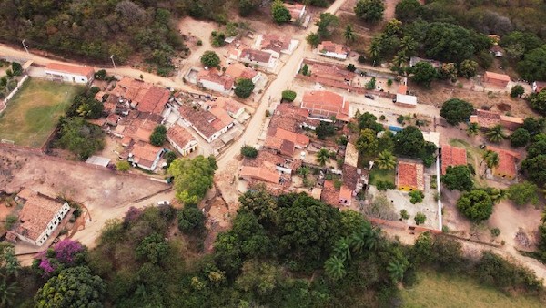 Prefeitura do Crato leva calçamento à Vila Santo Expedito, no Sítio Mata