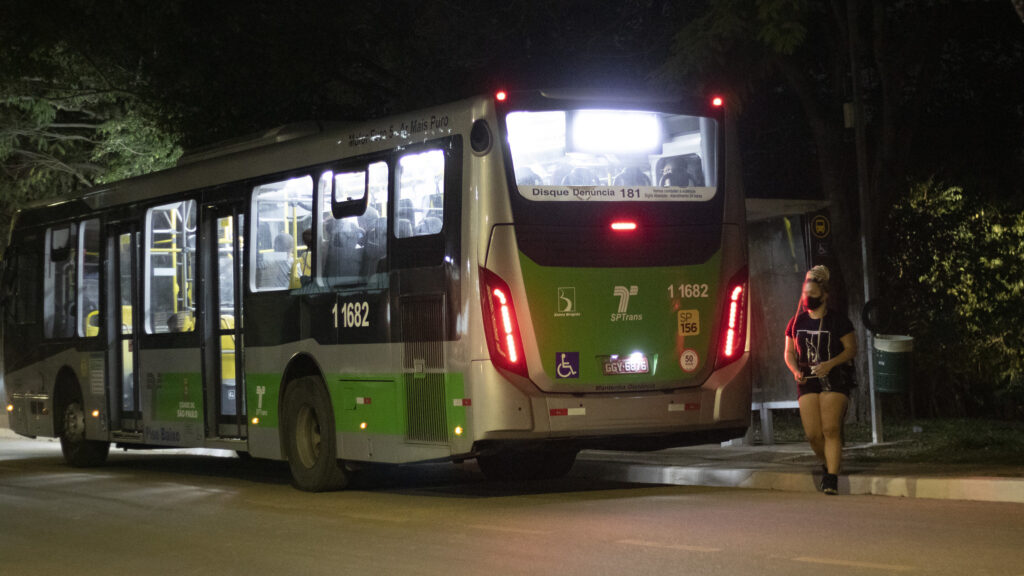 Comissão aprova proposta que prevê desembarque fora da parada de ônibus durante a noite