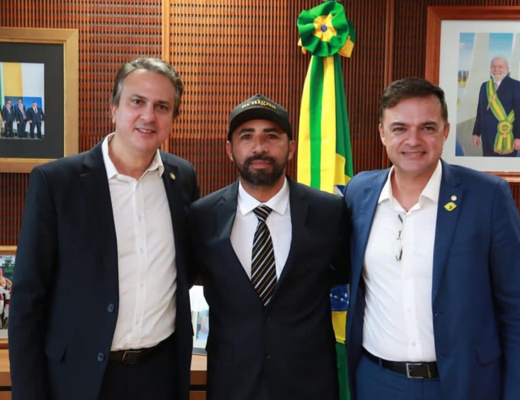 Prefeito de Potengi se reúne com Camilo, em Brasília, e pede verba para compra de ônibus escolares