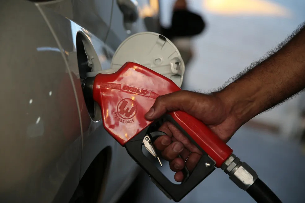 Inalação do vapor de gasolina causa câncer e ameaça frentistas