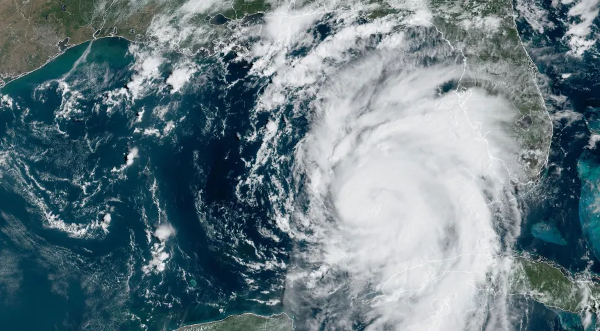 Tempestade Idalia vira furacão e segue em direção à Flórida