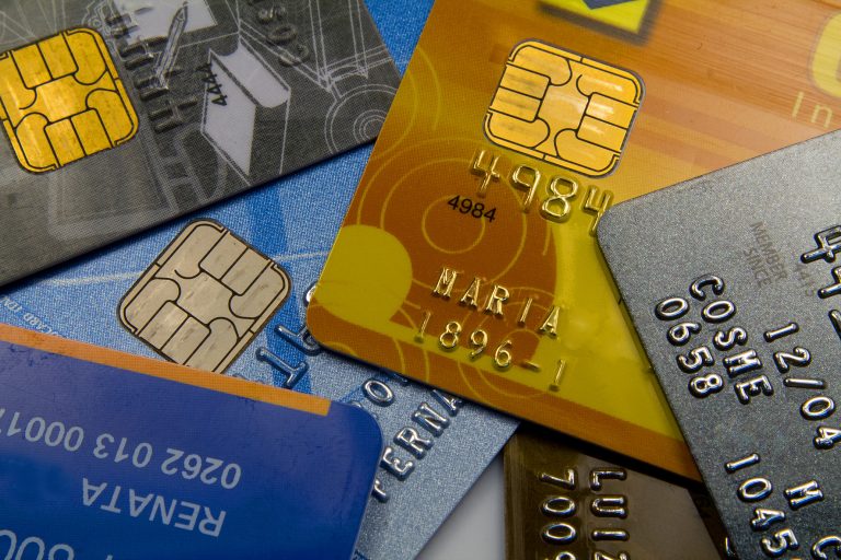 Deputados podem analisar na próxima semana proposta que regulamenta juros dos cartões de crédito