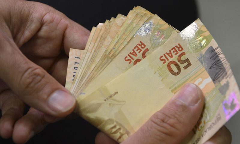 Aposentados do INSS que ganham mais que o mínimo começam a receber 13º