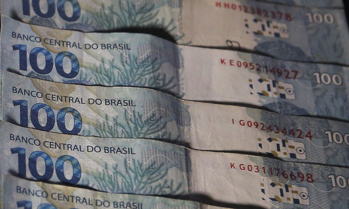 Mercado eleva previsão para expansão da economia para 2,02% em 2025