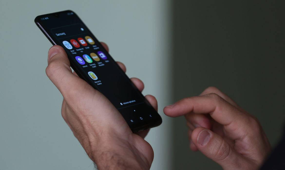 MP do Ceará investiga possíveis práticas abusivas de financeiras ao bloquear celulares por não pagamento da parcela do aparelho