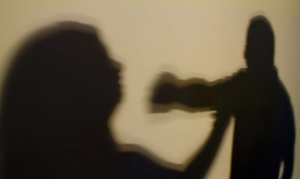 Cerca de 400 mil medidas protetivas para mulher são expedidas por ano