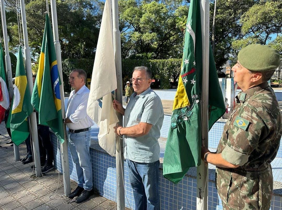 Em Crato, desfile cívico homenageia Confederação do Equador e personalidades da cidade