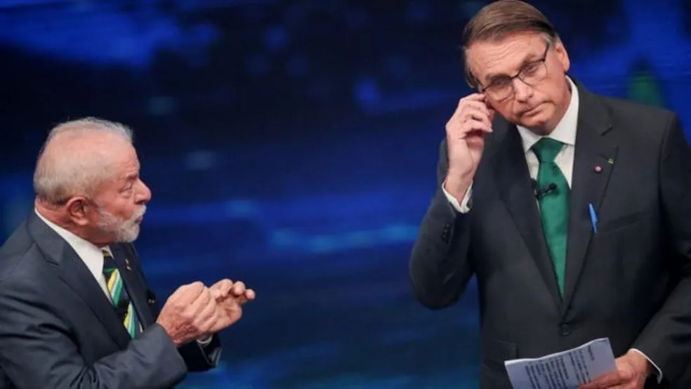 Por unanimidade, TSE multa Bolsonaro em R$ 10 mil por impulsionar propaganda negativa contra Lula.
