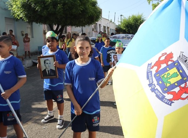 Em Juazeiro do Norte, Secretaria de Educação dá continuidade à programação de desfiles cívicos nos bairros