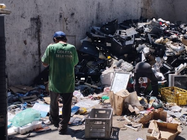 Em Juazeiro do Norte, Amaju destina 10 tolenaradas de resíduos eletrônicos para reciclagem