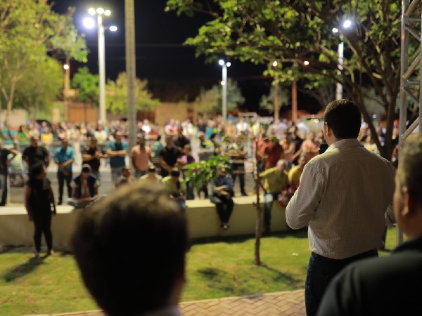 Prefeito Glêdson Bezerra inaugura praça Rachel de Queiroz no bairro São José