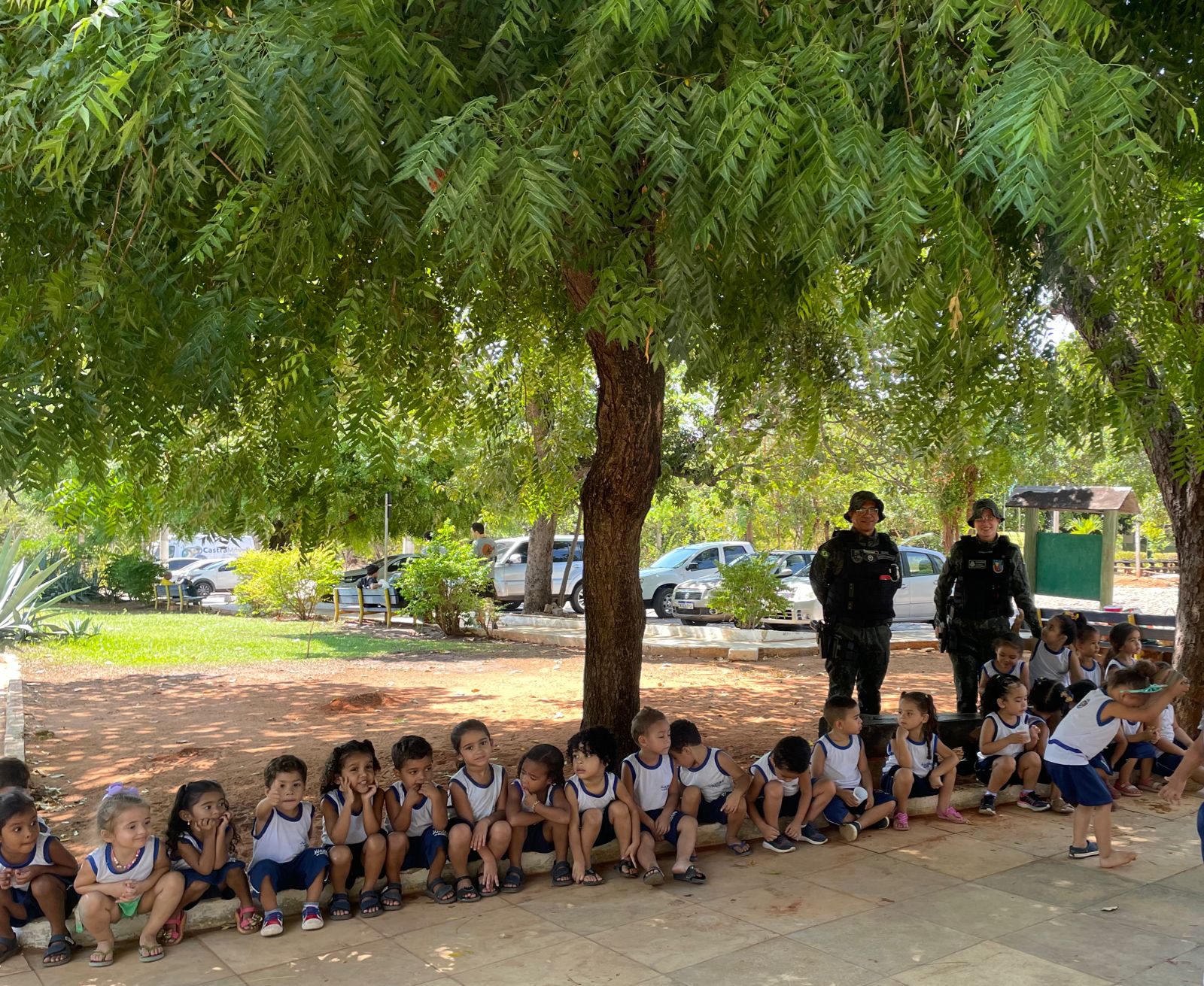 Polícia do Meio Ambiente realiza visita guiada com crianças no Parque das Timbaúbas