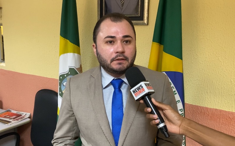 Vereador Alex Saraiva solicita que Detran readeque semáforos na Avenida do Palmeiral, em Crato