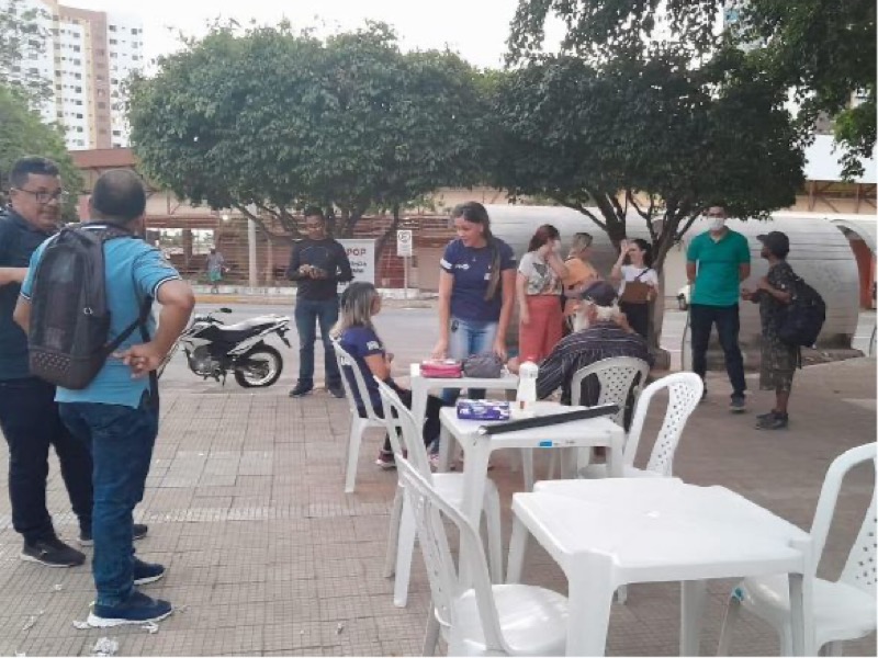 Juazeiro do Norte: Mutirão presta atendimento a pessoas em situação de rua na praça da rodoviária