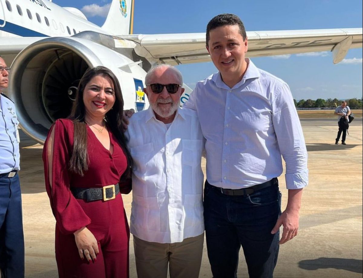 Prefeito Glêdson Bezerra recebe presidente Lula no Aeroporto de Juazeiro do Norte
