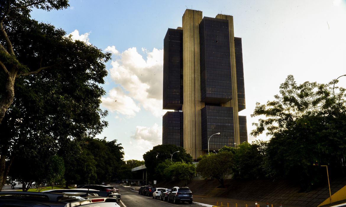 Entidades do setor produtivo criticam aumento da Selic