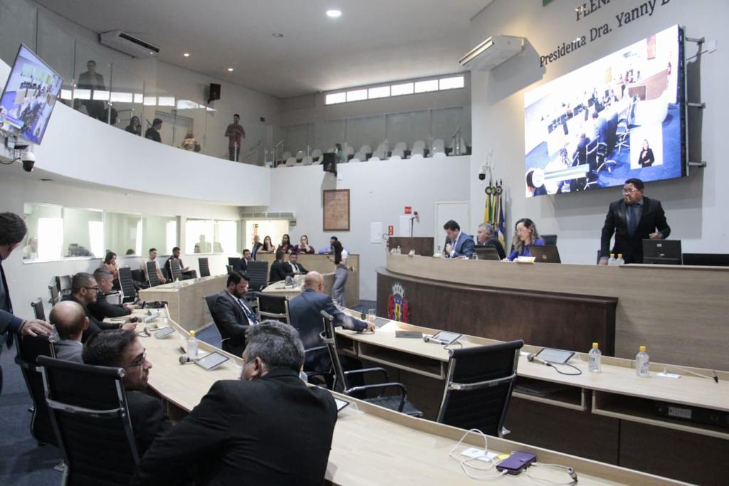 Câmara de Juazeiro do Norte: Sessão é marcada por aprovação de 10 projetos e questionamentos sobre terceirizações na Educação