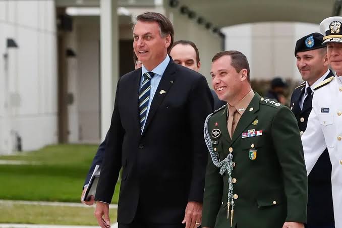 PF indicia Bolsonaro e Mauro Cid no caso das joias sauditas