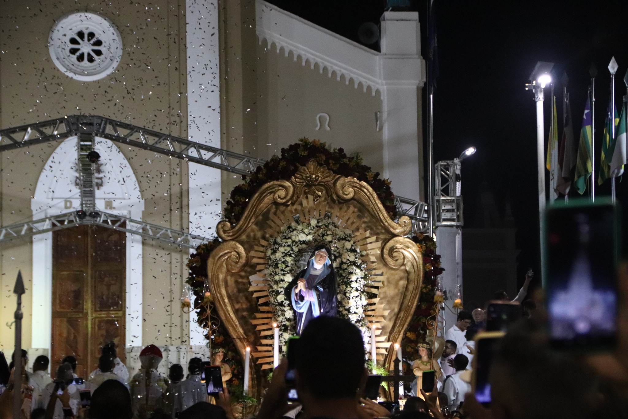 Procissão de Nossa Senhora das Dores leva diversos fiéis às ruas de Juazeiro do Norte