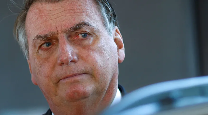 Bolsonaro pode perder posto de capitão do Exército, dizem fontes militares.