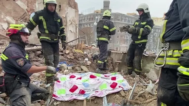 Ataque aéreo russo mata garoto de 10 anos e avó em Kharkiv, na Ucrânia