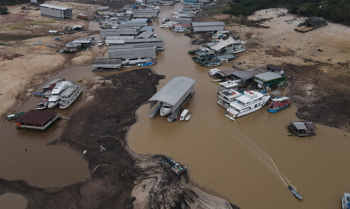 Lula e presidente da Colômbia conversam sobre seca na Amazônia