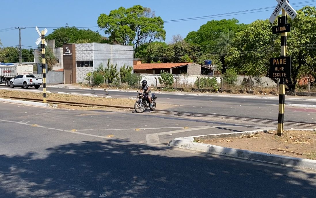 Assista: populares chamam atenção para uso incorreto de retorno na avenida Paulo Maia, em Juazeiro do Norte