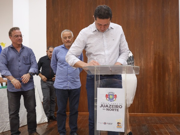 Prefeito Glêdson Bezerra sanciona Piso da Enfermagem