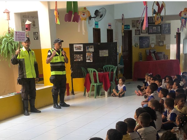 No Crato, palestra sobre educação no trânsito conscientiza alunos do Projeto Nova Vida