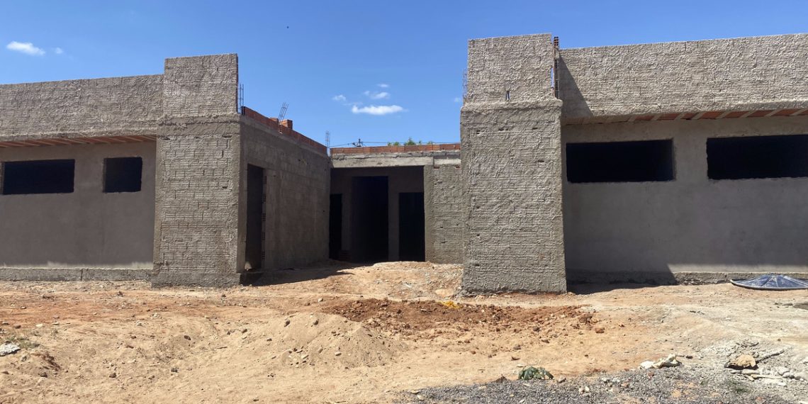 Em Barbalha, obras da Unidade Básica de Saúde do conjunto habitacional Minha Casa Minha Vida ultrapassam os 50% de conclusão