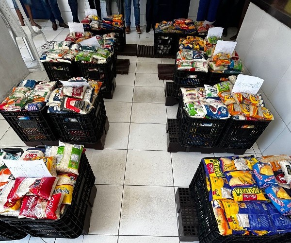 Em Juazeiro do Norte, associações recebem mais de uma tonelada de alimentos em doação