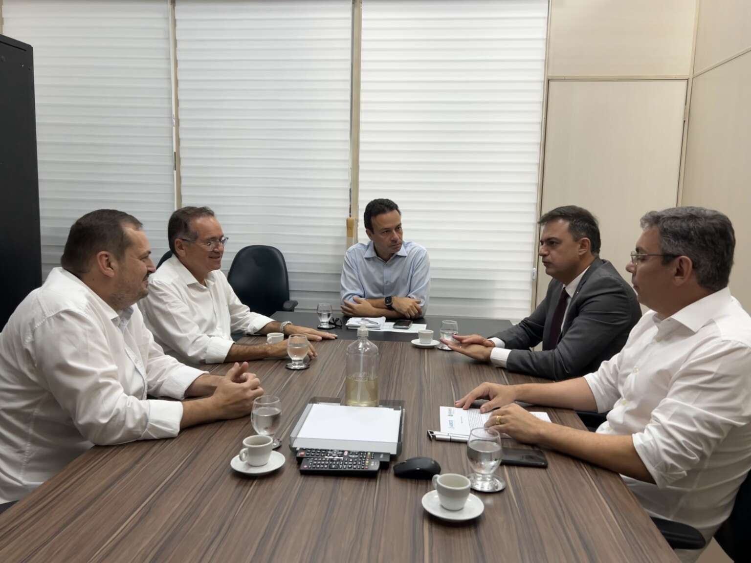 Adece firma acordo para garantir ampliação de indústria alimentícia no Crato.