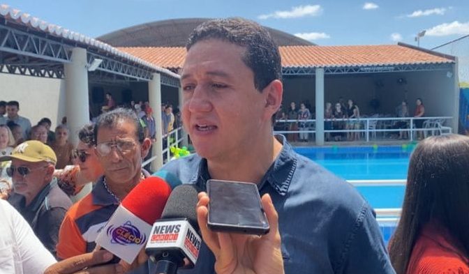 Prefeito Glêdson Bezerra entrega piscina do Centro de Referência ao Idoso