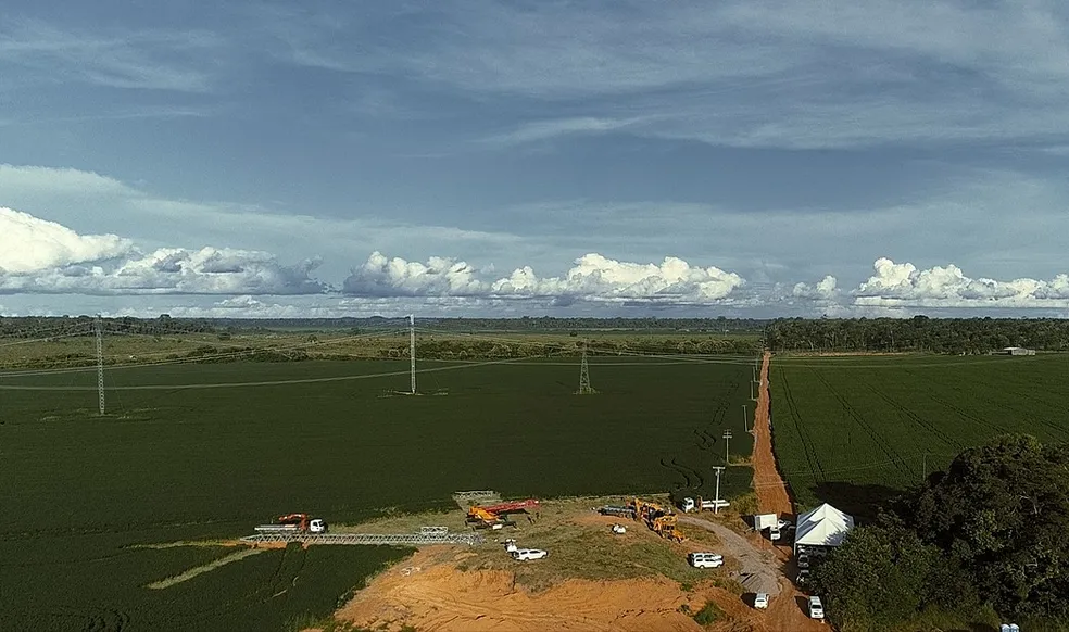 Seca histórica causa desligamento de uma das maiores linhas de transmissão de energia elétrica do Brasil.
