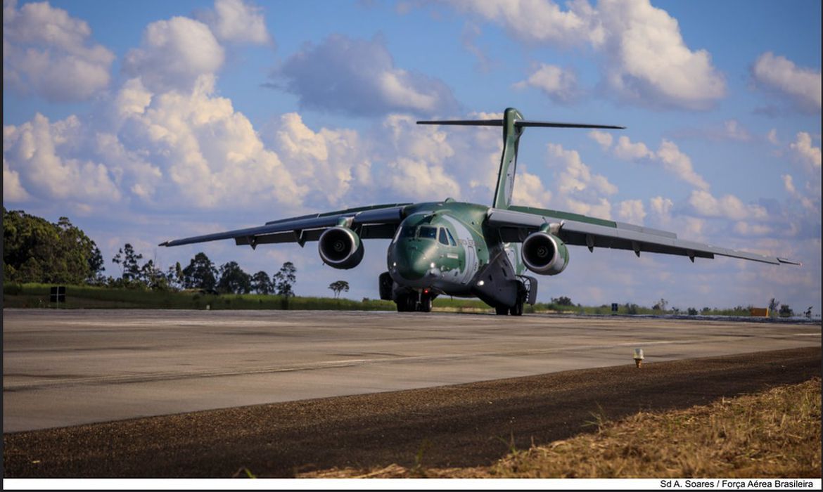 Primeiro avião de resgate parte de Tel Aviv trazendo 210 brasileiros