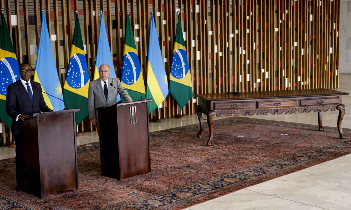 Brasil e Ruanda assinam tratado de transferência de presos condenado