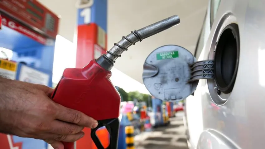 Petrobras reduz preço da gasolina e aumenta o do diesel