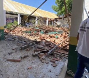 Teto de refeitório desaba em escola de Lavras da Mangabeira