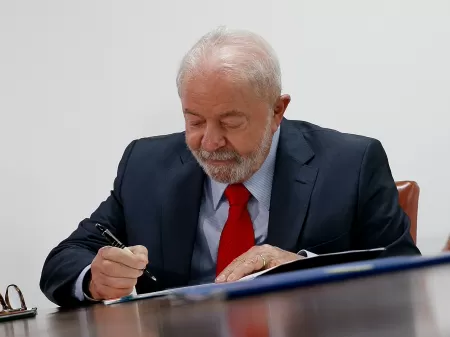 Lula sanciona lei para renegociação de dívidas do Fies com até 100% de desconto